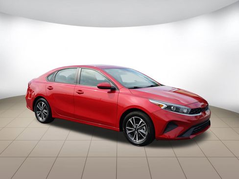 Used 2023 Kia Forte LXS image 1