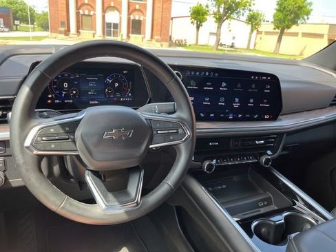 Used 2025 Chevrolet Tahoe Z71 AWD/4WD image 46