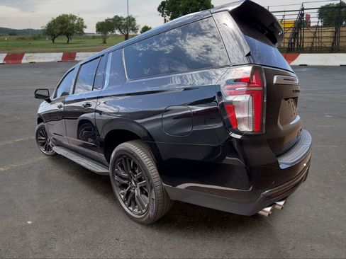 Used 2022 Chevrolet Suburban High Country AWD/4WD image 4