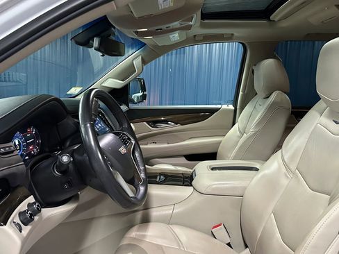 Used 2019 Cadillac Escalade Premium Luxury image 7