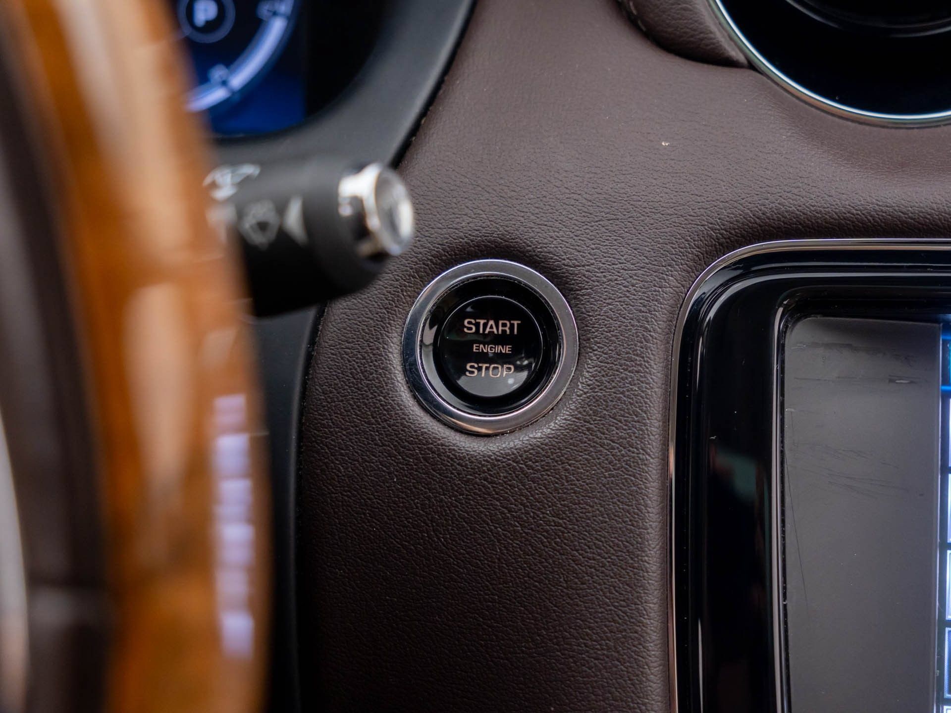 Used 2015 Jaguar XJ AWD image 24