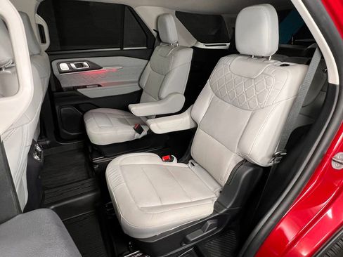 Used 2025 Ford Explorer Platinum w/ Ultimate Package image 20