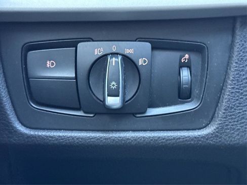 Used 2016 BMW 320i Sedan image 19