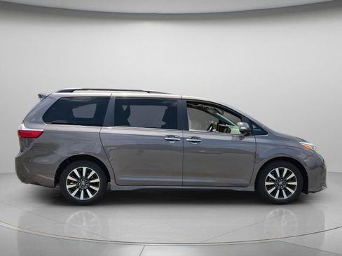 Used 2019 Toyota Sienna Limited Premium FWD image 7