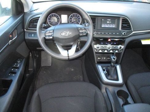 Used 2020 Hyundai Elantra SE w/ Cargo Package (C1) image 16