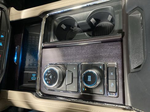 Used 2023 Ford Expedition Platinum image 34