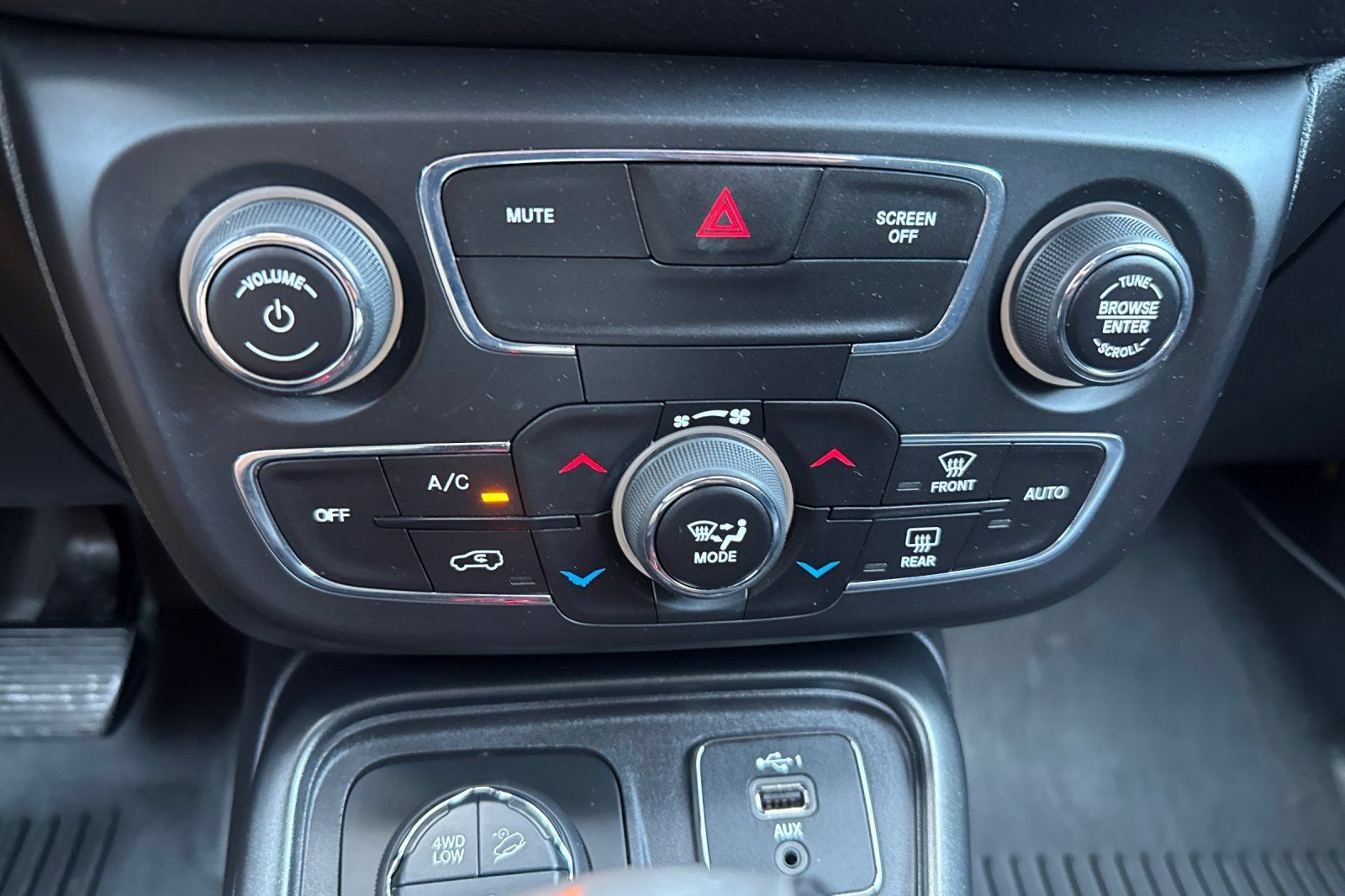 Used 2019 Jeep Compass Trailhawk AWD/4WD image 27