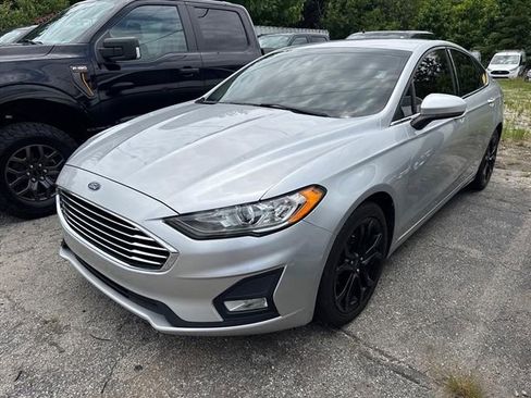Used 2019 Ford Fusion SE w/ Equipment Group 151A FWD image 10
