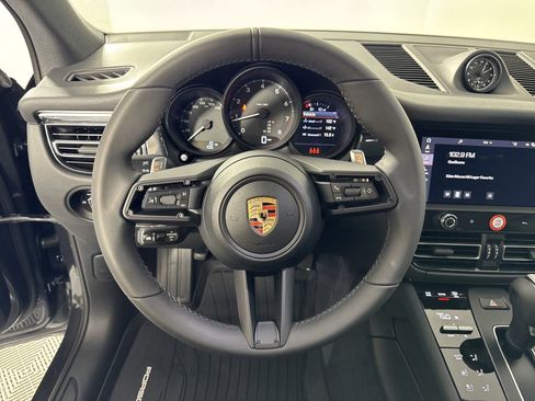 Certified 2025 Porsche Macan image 21
