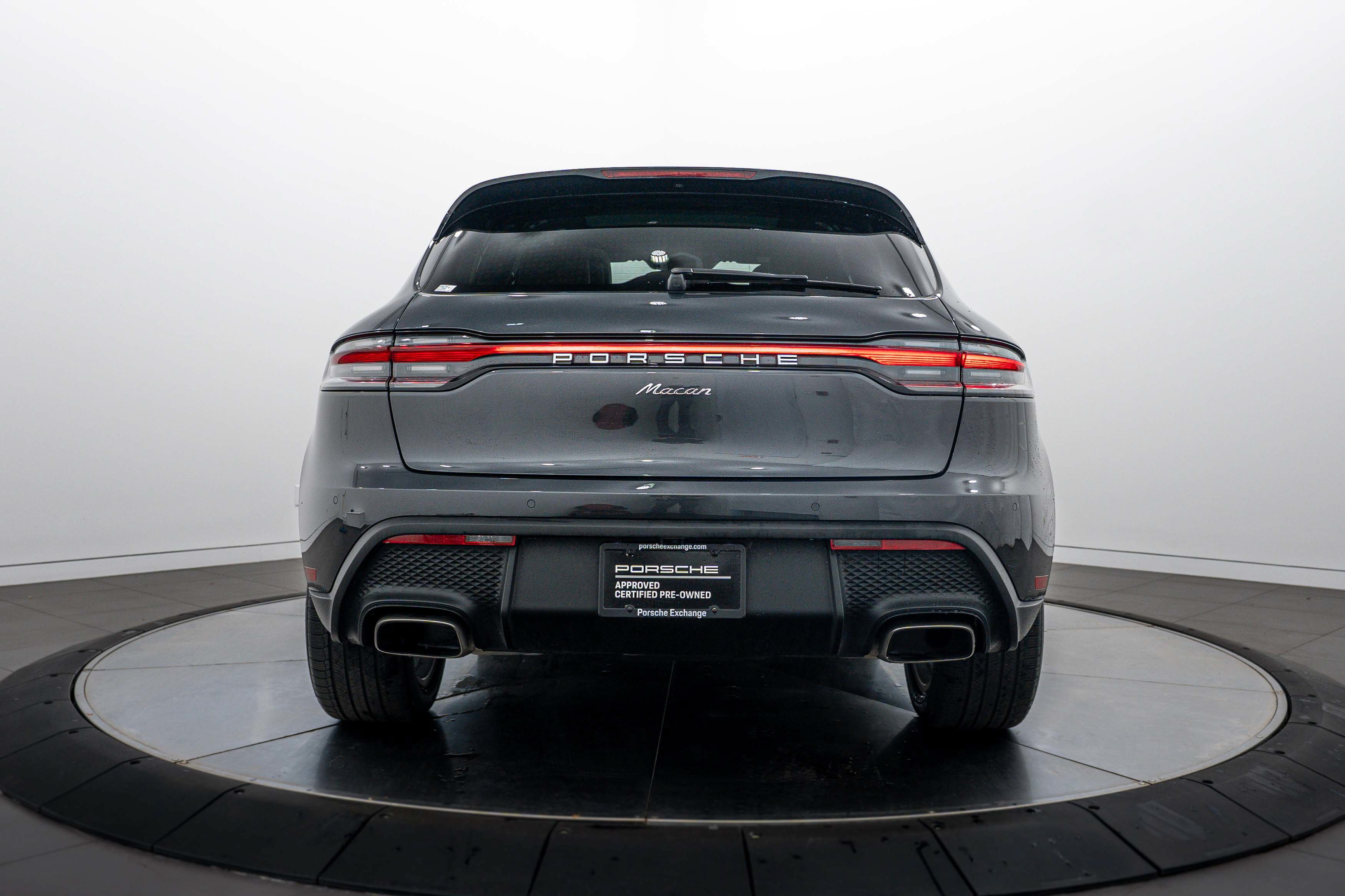 Certified 2025 Porsche Macan AWD/4WD image 6