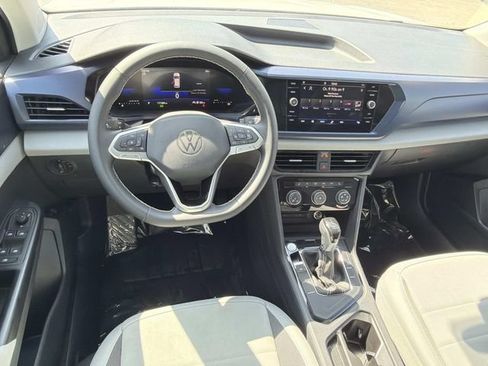 Certified 2023 Volkswagen Taos SE w/ Panoramic Sunroof Package FWD image 7