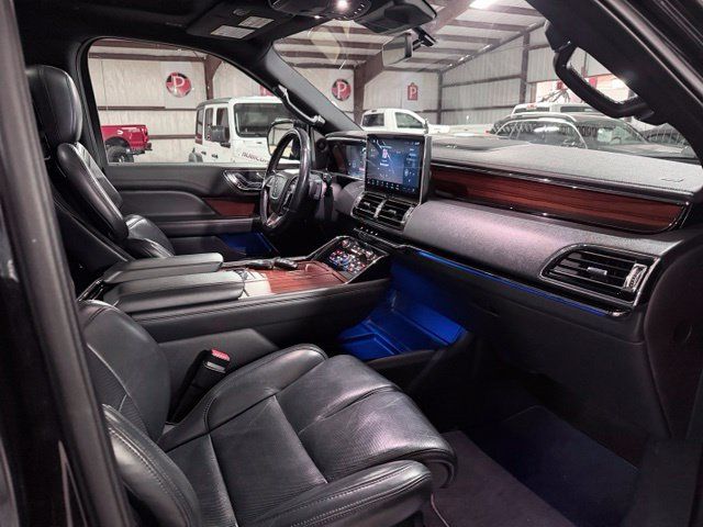 Used 2022 Lincoln Navigator Reserve AWD/4WD image 18