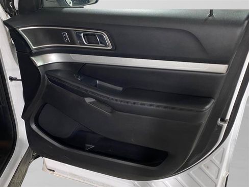 Used 2016 Ford Explorer XLT AWD/4WD image 31