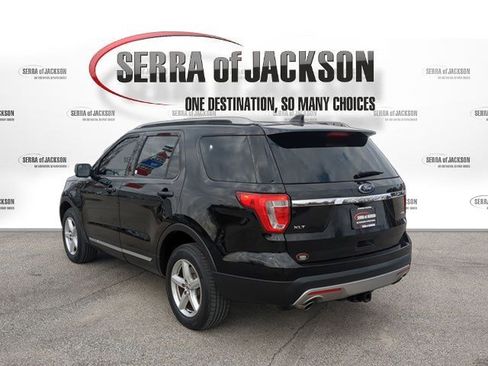 Used 2016 Ford Explorer XLT w/ Equipment Group 202A image 6