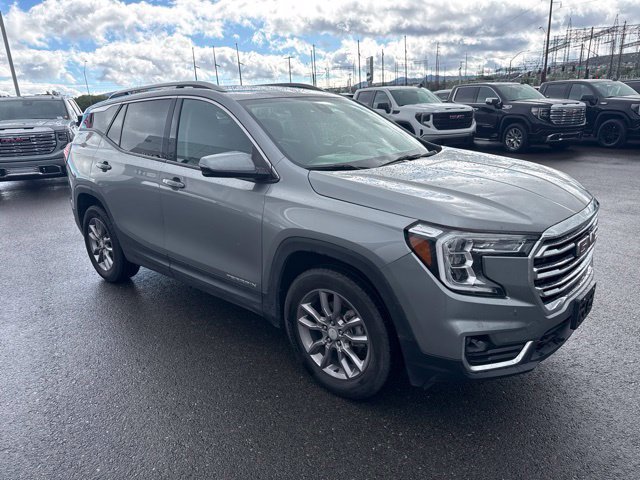 Used 2024 GMC Terrain SLT AWD/4WD image 3
