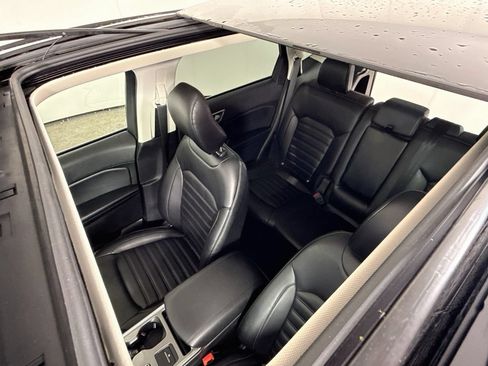 Certified 2023 Ford Edge SEL w/ Convenience Package AWD/4WD image 3