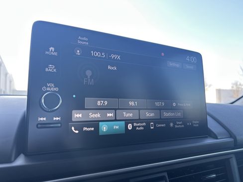 Used 2025 Honda Pilot EX-L image 3