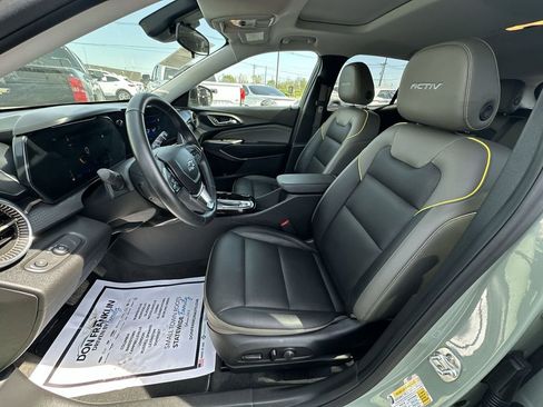Used 2024 Chevrolet Trax ACTIV w/ Sunroof Package FWD image 11