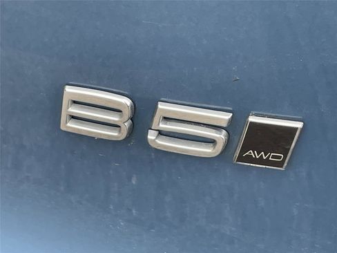 Used 2023 Volvo XC40 B5 Plus w/ Driver Assist Package AWD/4WD image 8
