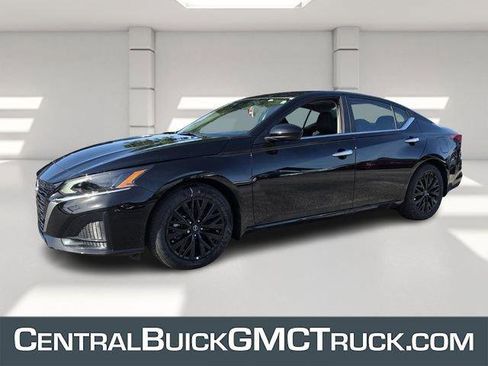 Used 2025 Nissan Altima 2.5 SV w/ SV Special Edition Package FWD image 1