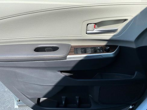 Certified 2021 Toyota Sienna XLE FWD image 9