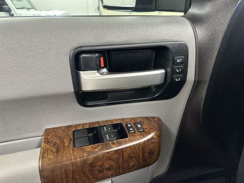 Used 2010 Toyota Sequoia Platinum AWD/4WD image 33