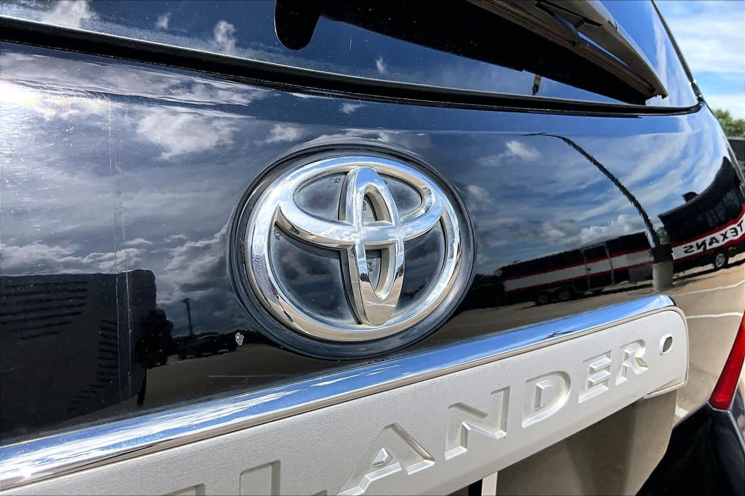 Used 2010 Toyota Highlander Limited w/ Extra Value Pkg 8 FWD image 25