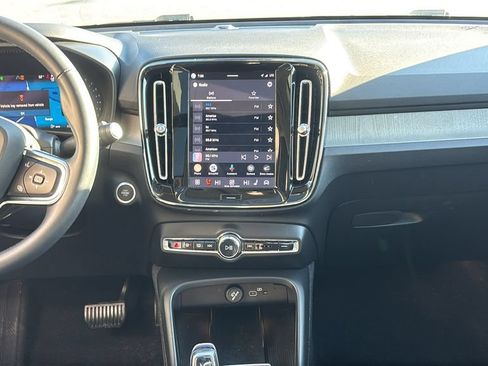 Used 2023 Volvo XC40 B5 Plus w/ Driver Assist Package AWD/4WD image 6