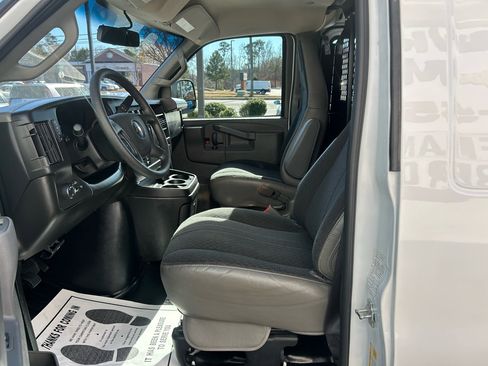 Used 2024 Chevrolet Express 2500 w/ Driver Convenience Package image 9