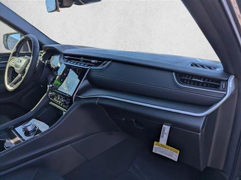 New 2025 Jeep Grand Cherokee Laredo X w/ Luxury Tech Group I image 28