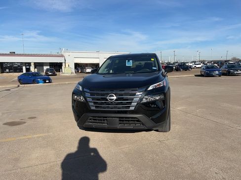 Certified 2024 Nissan Rogue SV image 3