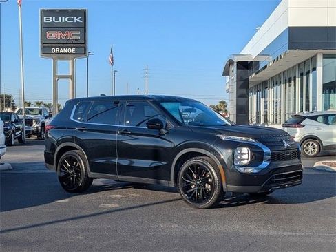 Used 2023 Mitsubishi Outlander SE Black Edition image 2