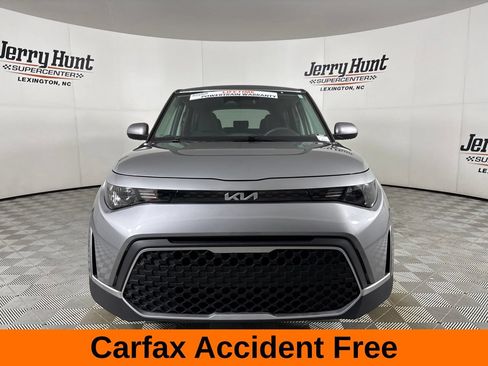 Used 2025 Kia Soul LX w/ LX Technology Package FWD image 3