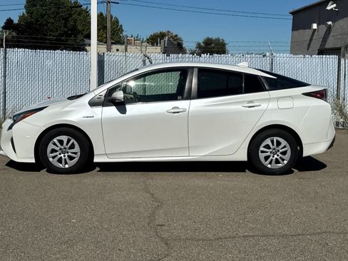 Used 2018 Toyota Prius One FWD image 2