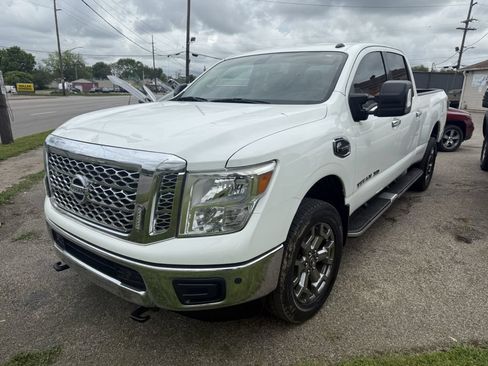 Used 2019 Nissan Titan SV w/ SV Convenience Package AWD/4WD image 1
