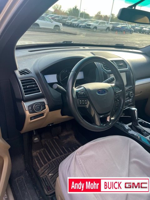 Used 2017 Ford Explorer XLT w/ Equipment Group 201A FWD image 9