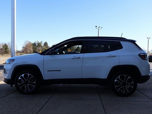 Used 2023 Jeep Compass Limited image 3