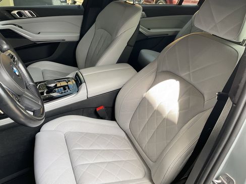 Used 2023 BMW X7 xDrive40i w/ M Sport Package AWD/4WD image 31