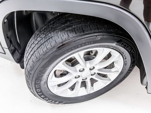 Used 2020 Jeep Cherokee Latitude FWD image 13