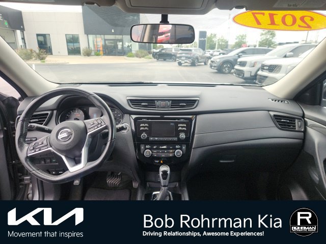 Used 2017 Nissan Rogue SV AWD/4WD image 10