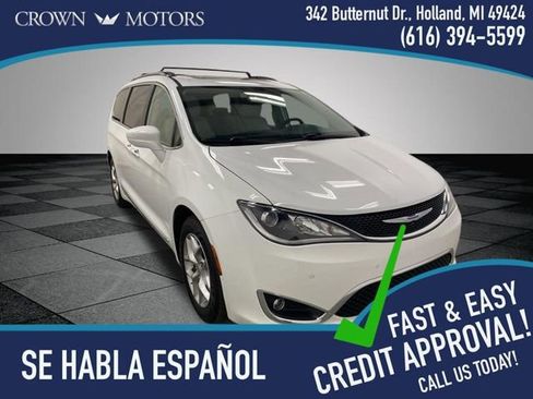 Used 2018 Chrysler Pacifica Touring-L Plus w/ Advanced Safetytec Group FWD image 1