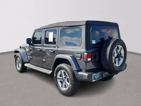 Used 2022 Jeep Wrangler Unlimited Sahara w/ Cold Weather Group AWD/4WD image 6