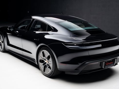 Used 2022 Porsche Taycan 4S image 24