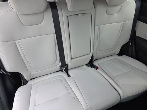 Certified 2025 Hyundai Tucson SE image 25