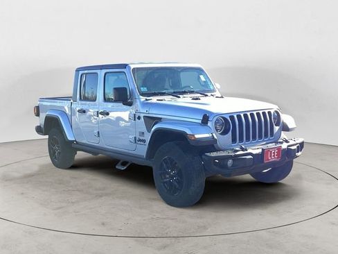 Certified 2023 Jeep Gladiator Sport S image 7