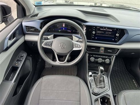 Used 2024 Volkswagen Taos SE image 13