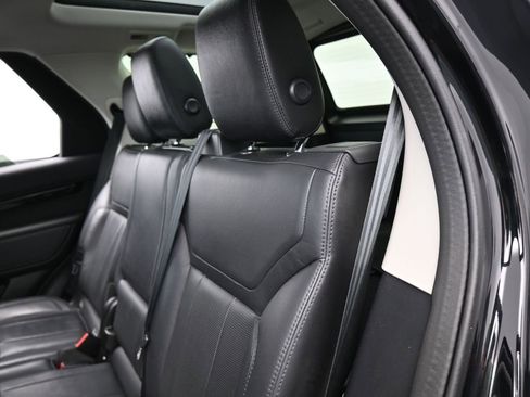 Used 2020 Land Rover Discovery SE image 30