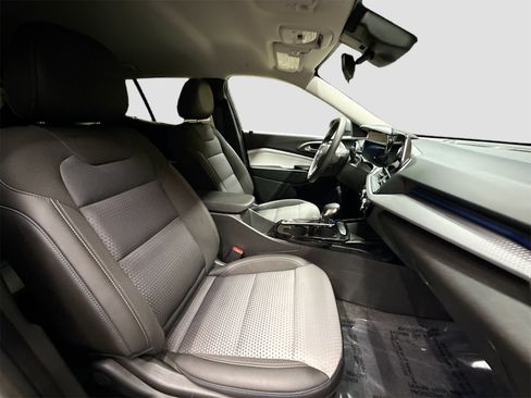Certified 2024 Chevrolet Trax LT image 25