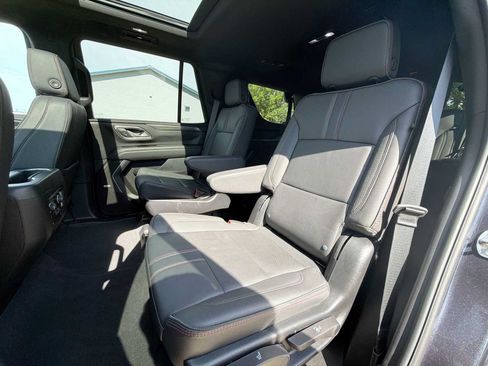 Used 2024 Chevrolet Tahoe RST w/ Luxury Package AWD/4WD image 17