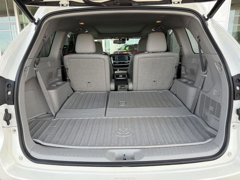 Used 2016 Toyota Highlander Limited Platinum image 11